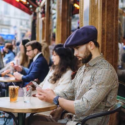 Looking for a coin laundry in Paris using my eSIM France
